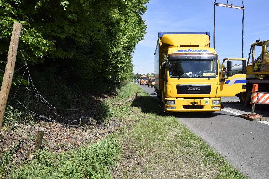 LKW in Boeschung A 3 Rich Frankfurt Hoehe Roesrath Lohmar P209.JPG - Miklos Laubert